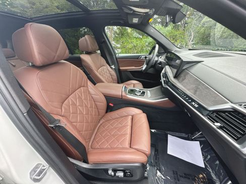 Used 2024 BMW X5 xDrive40i w/ Premium Package AWD/4WD image 33