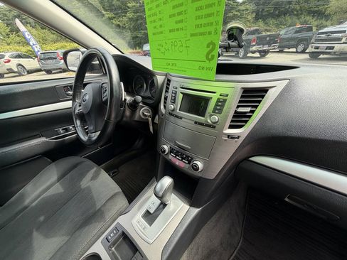 Used 2014 Subaru Legacy 2.5i Premium AWD/4WD image 16