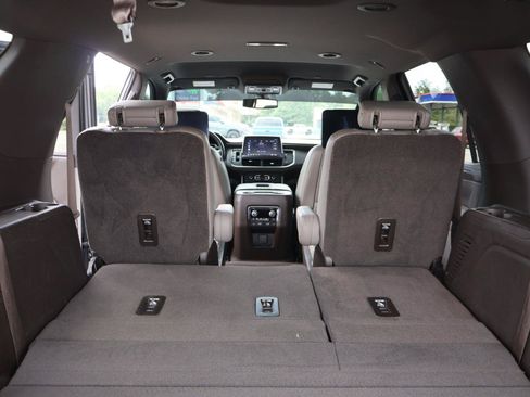 Used 2021 Chevrolet Tahoe Z71 w/ Z71 Off-Road Package AWD/4WD image 14