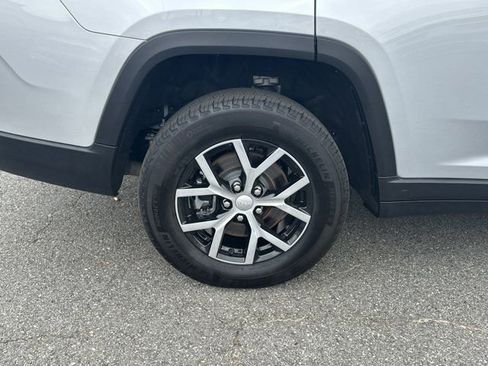 Used 2024 Jeep Grand Cherokee L Limited w/ Luxury Tech Group II image 20