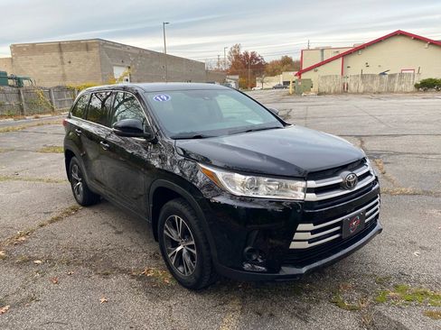 Used 2019 Toyota Highlander LE image 7