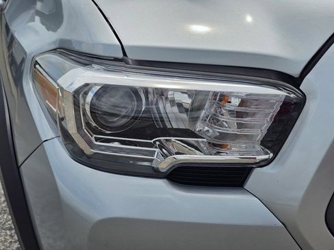 Used 2022 Toyota Tacoma TRD Off-Road RWD image 4