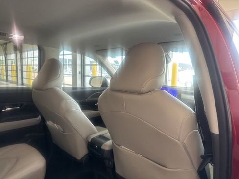 Used 2024 Toyota Grand Highlander XLE FWD image 13