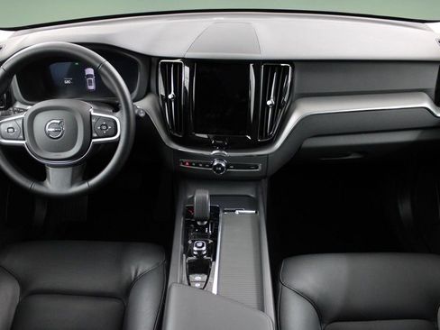 Certified 2025 Volvo XC60 B5 Core image 26