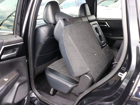 Used 2024 Mitsubishi Outlander FWD image 26