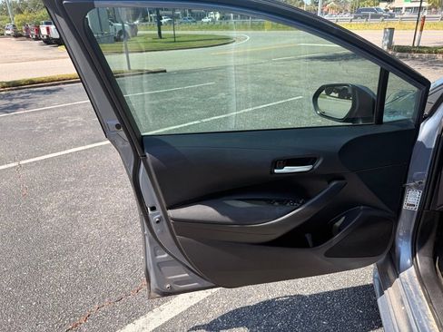 Used 2021 Toyota Corolla LE FWD image 9