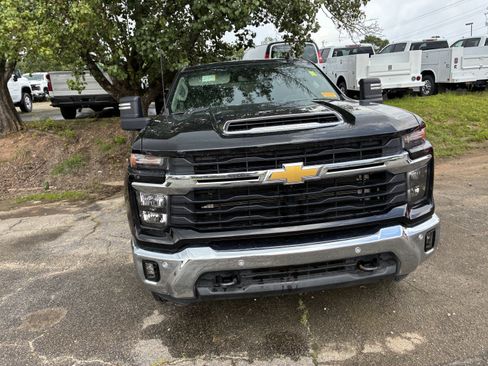Used 2025 Chevrolet Silverado 2500 LT w/ Safety Package AWD/4WD image 2