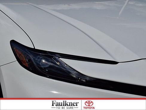 Used 2025 Toyota Camry SE FWD image 9