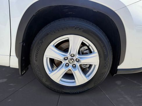 Used 2020 Toyota Highlander LE image 39