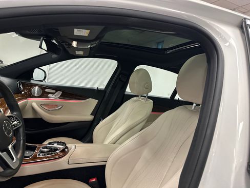 Used 2019 Mercedes-Benz E 300 4MATIC image 16
