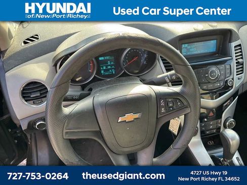 Used 2014 Chevrolet Cruze LS image 9