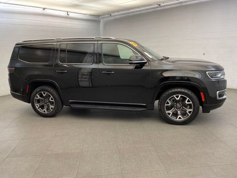 Certified 2023 Jeep Wagoneer Series III w/ Convenience Group I AWD/4WD image 6