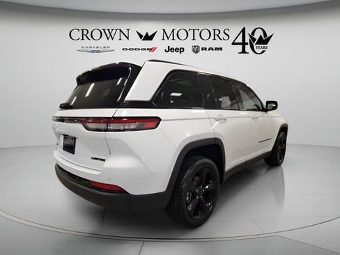 Used 2025 Jeep Grand Cherokee Limited w/ Black Appearance Package AWD/4WD image 3
