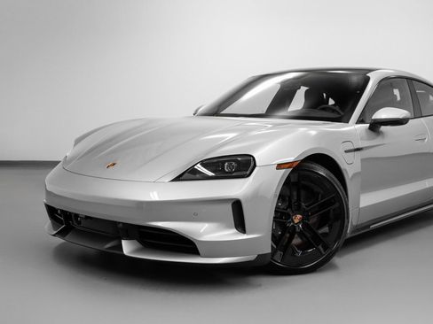 New 2025 Porsche Taycan image 7