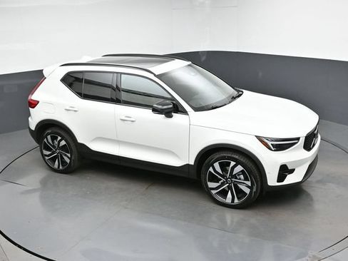 New 2026 Volvo XC40 B5 Plus w/ Climate Package AWD/4WD image 43