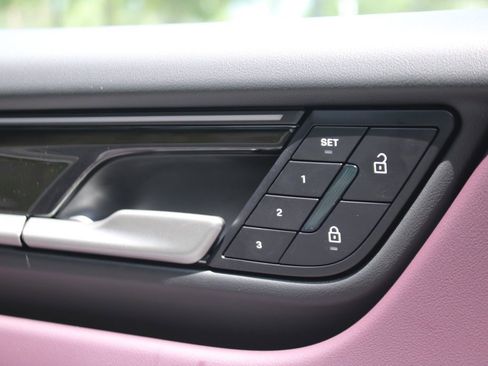 Used 2025 Porsche Macan Electric image 29