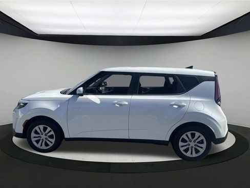Used 2023 Kia Soul LX image 11