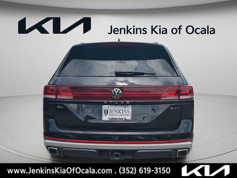 Used 2024 Volkswagen Atlas Peak Edition SEL AWD/4WD image 4