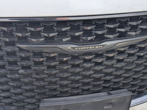 Used 2022 Chrysler 300 Touring w/ Sport Appearance Package image 11