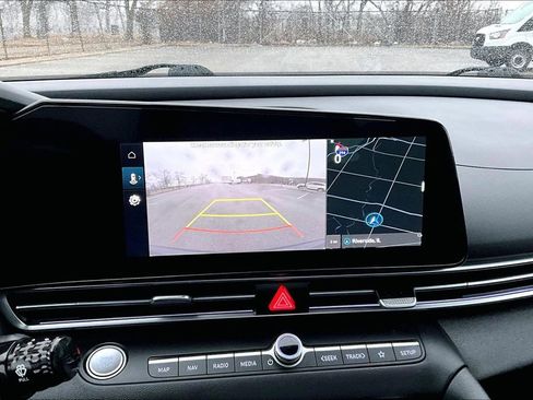 Used 2025 Hyundai Elantra SEL image 20