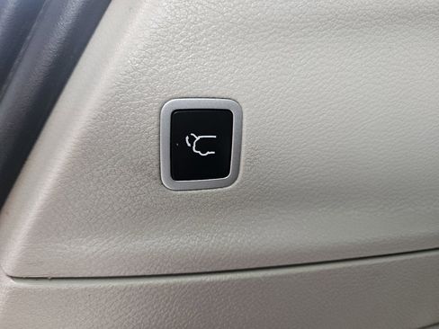 Used 2020 Chrysler Pacifica Touring w/ Cold Weather Group image 17