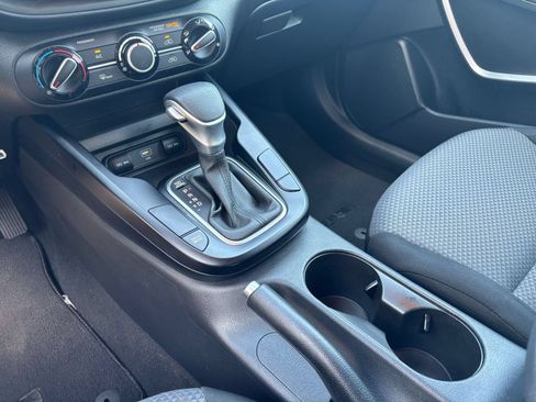 Used 2025 Kia Soul LX w/ LX Technology Package FWD image 39