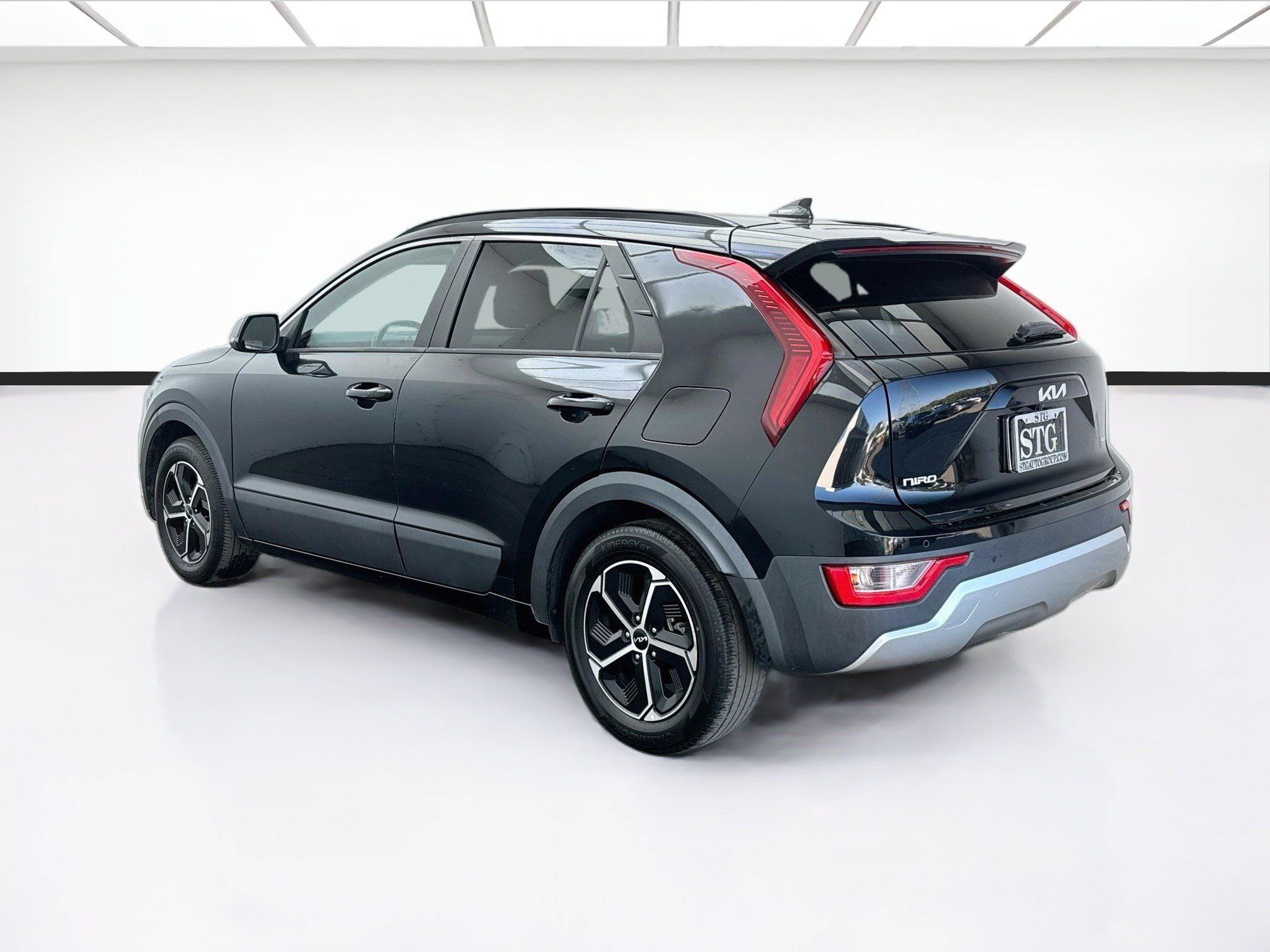 Used 2023 Kia Niro EX FWD image 6