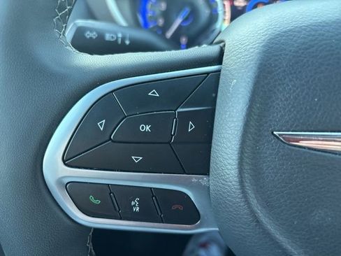 Used 2025 Chrysler Pacifica Select image 20