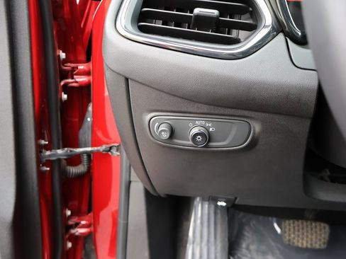 Used 2022 Chevrolet Equinox RS w/ RS Leather Package image 38