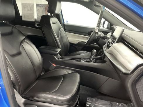 Used 2024 Jeep Compass Limited image 18