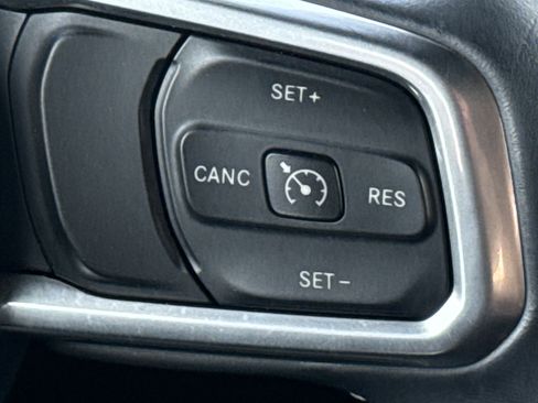 Used 2019 Jeep Wrangler Unlimited Sahara image 22