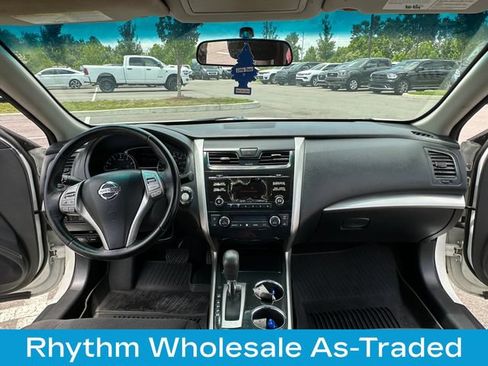 Used 2014 Nissan Altima 2.5 SV FWD image 23