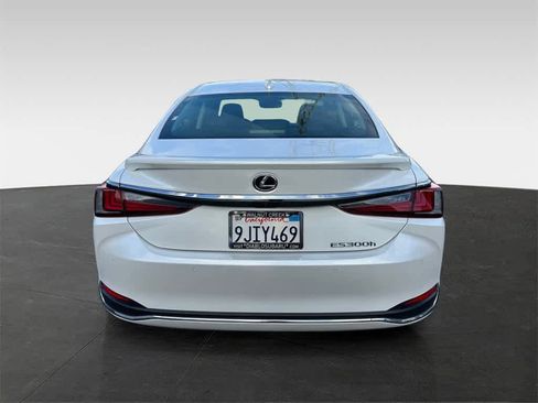 Used 2024 Lexus ES 300h image 5