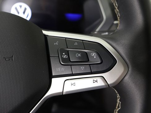 Used 2024 Volkswagen Tiguan SE FWD image 47