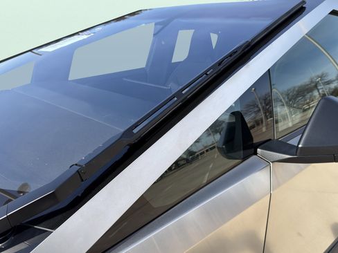 Used 2025 Tesla Cybertruck AWD Crew Cab image 67