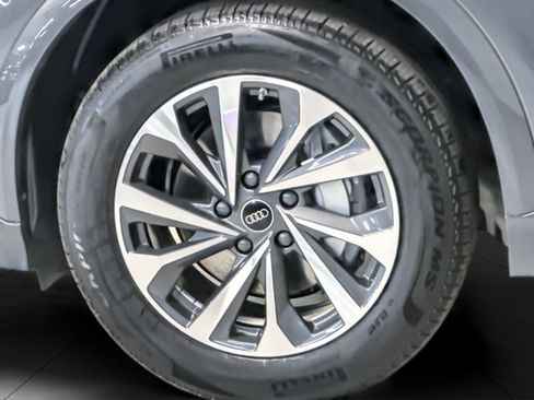 New 2027 Audi Q6 e-tron Premium image 25