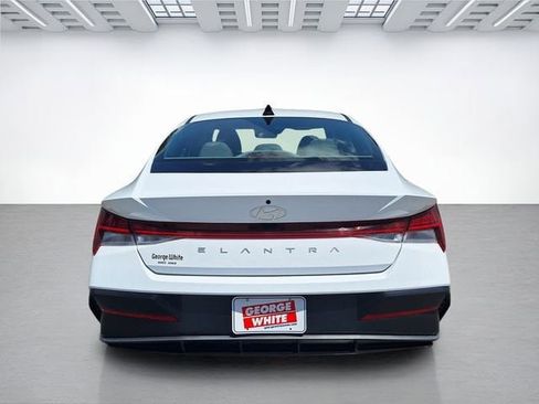 Used 2025 Hyundai Elantra SEL FWD image 5