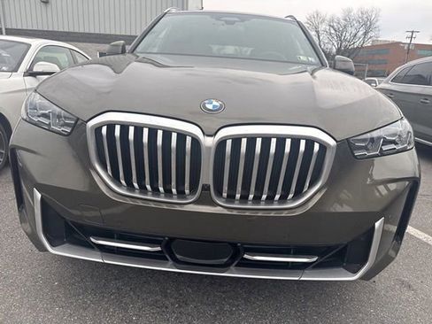 Certified 2024 BMW X5 xDrive40i w/ Premium Package image 3