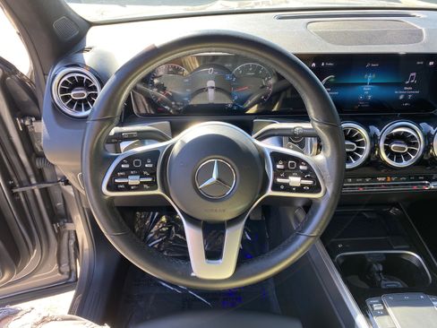 Used 2021 Mercedes-Benz GLB 250 w/ Premium Package image 10