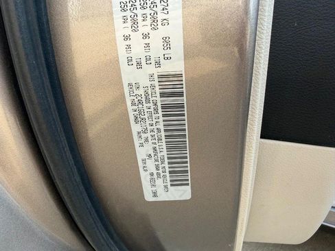 Used 2018 Chrysler Pacifica Limited w/ Advanced Safetytec Group FWD image 26