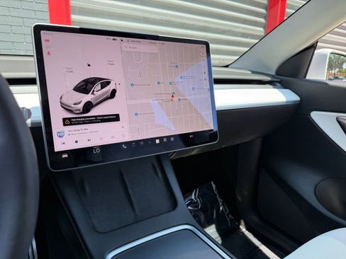 Used 2022 Tesla Model Y Performance AWD/4WD image 27
