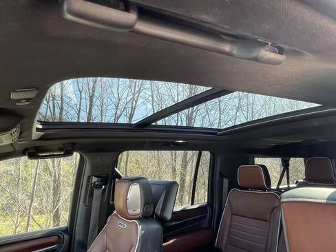 Used 2023 GMC Yukon XL Denali Ultimate AWD/4WD image 23
