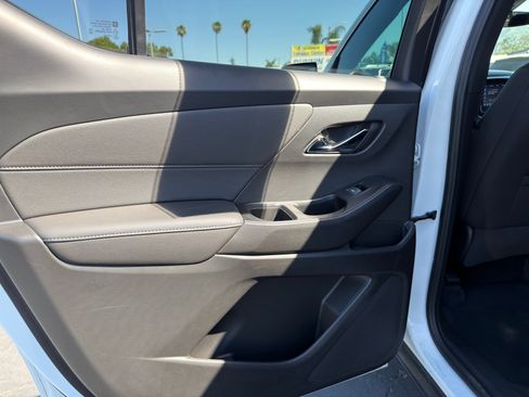 Used 2023 Chevrolet Traverse LT image 20