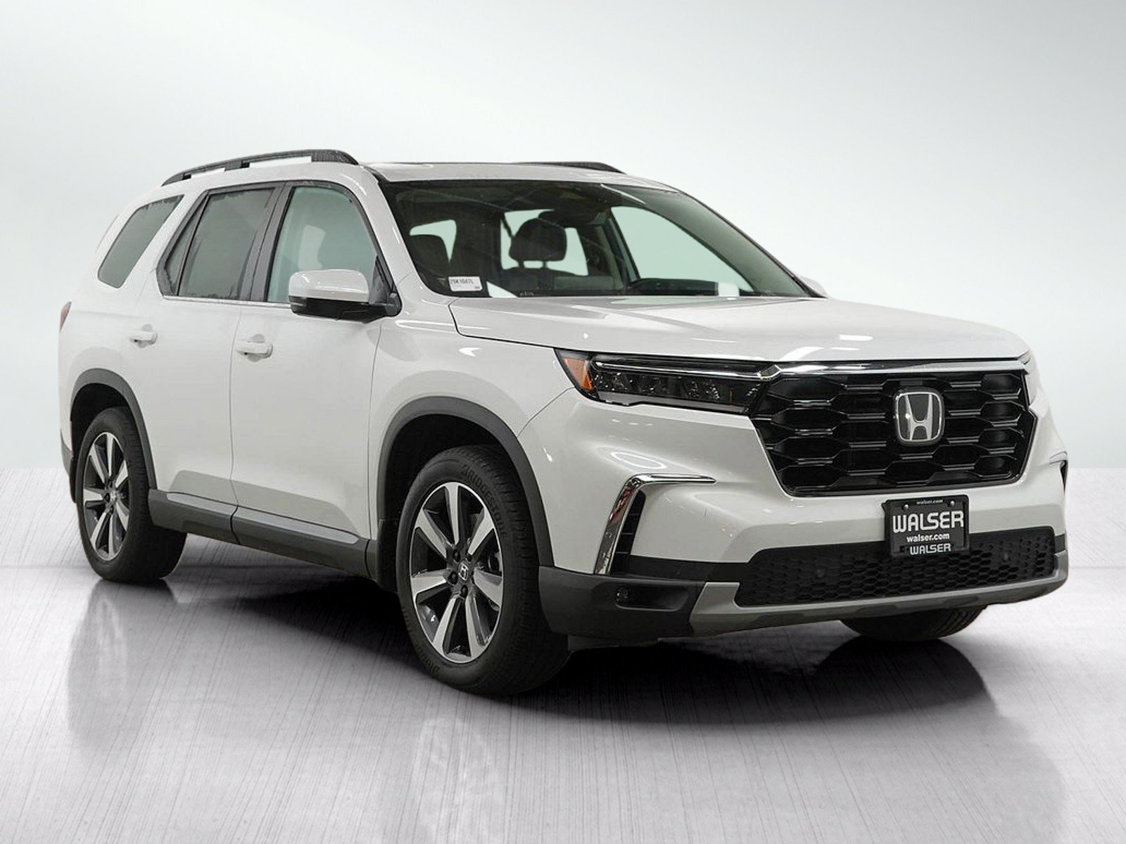 Used 2024 Honda Pilot Touring image 8