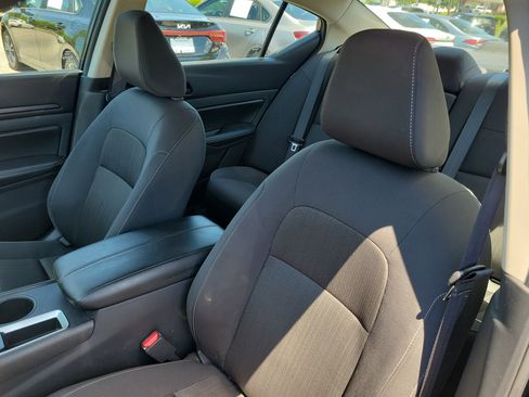 Used 2025 Nissan Altima 2.5 SV FWD image 17