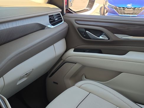 Used 2024 GMC Yukon Denali w/ Denali Reserve Package image 29