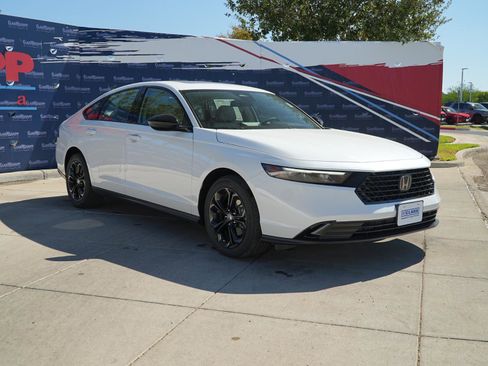 New 2025 Honda Accord SE image 3