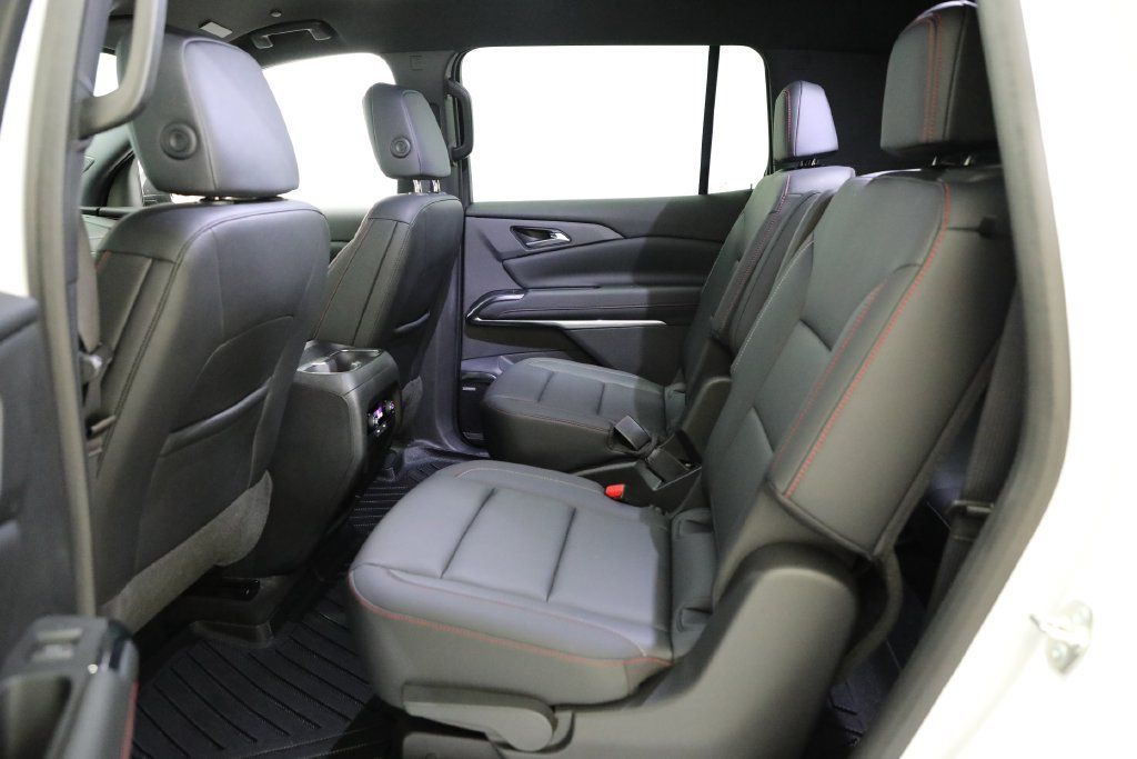 Used 2024 Chevrolet Traverse Z71 w/ Enhanced Driving Package AWD/4WD image 8