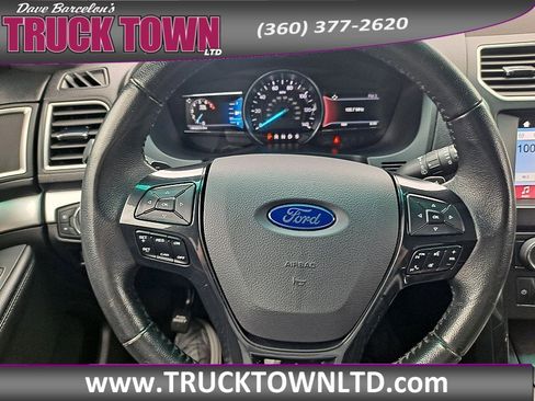 Used 2017 Ford Explorer XLT w/ Equipment Group 201A AWD/4WD image 23
