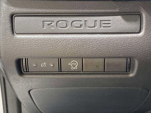 Used 2024 Nissan Rogue S FWD image 21